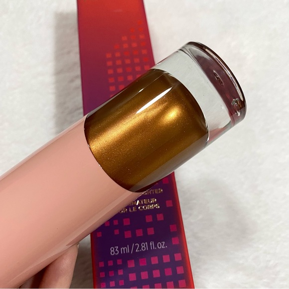 Nabla Body Glow Liquid Body Highlighter - Max Relax - Picture 3 of 5